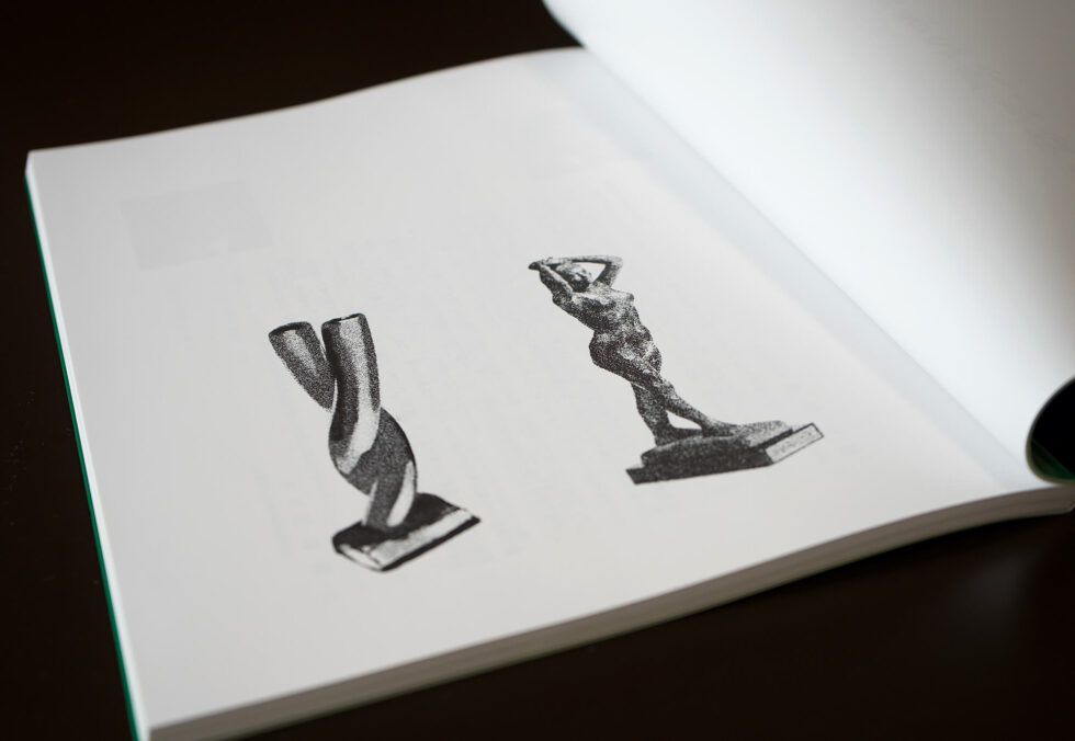 兵庫県文化賞受賞者名鑑追録2トロフィーの写真